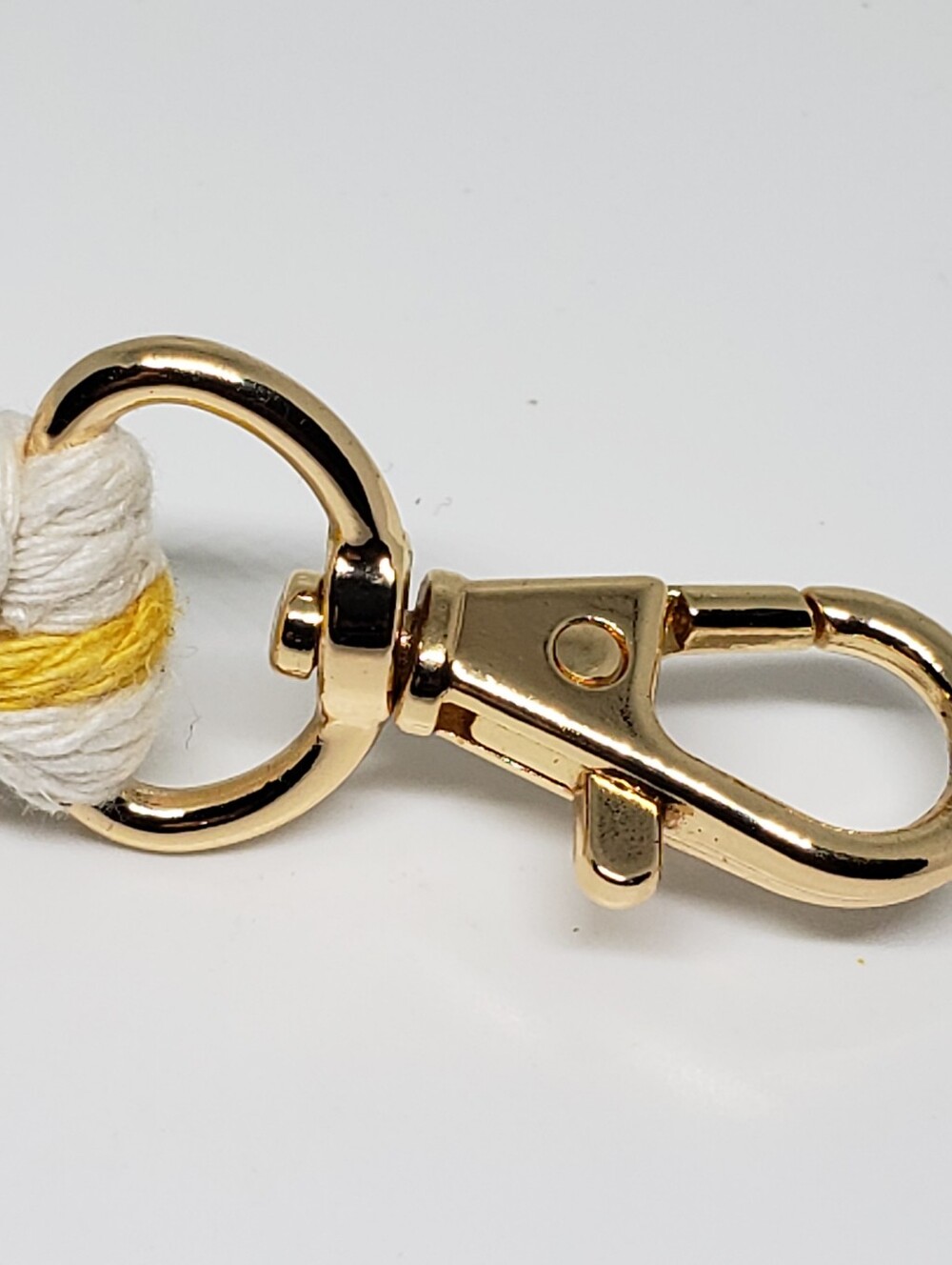 White and Yellow Boho Daisy Crochet Flower Wristlet Keychain NEW, NO TAGS - Picture 2 of 4